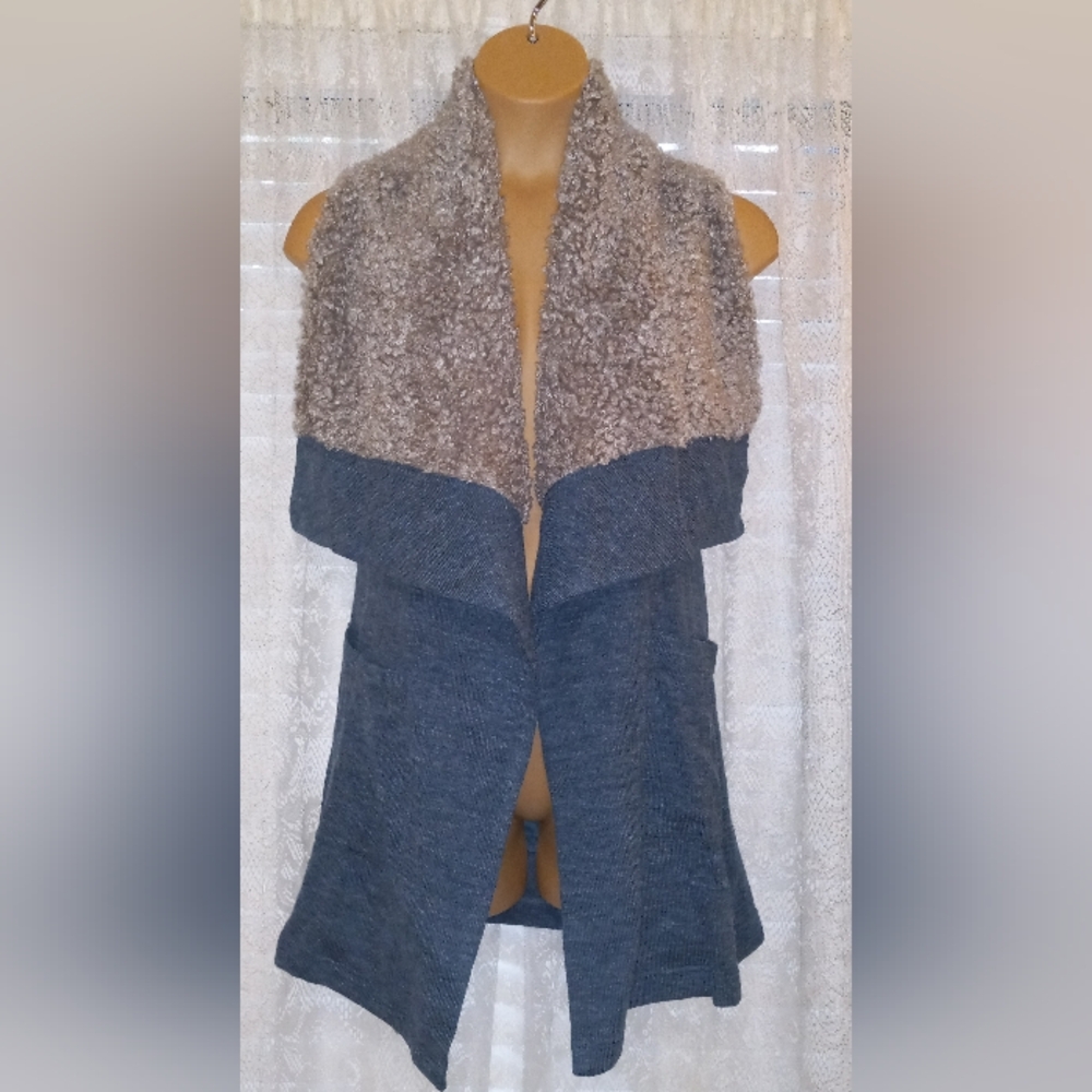 NWT Altar'd State Teal w/ Gray Sherpa Vest Size Medium